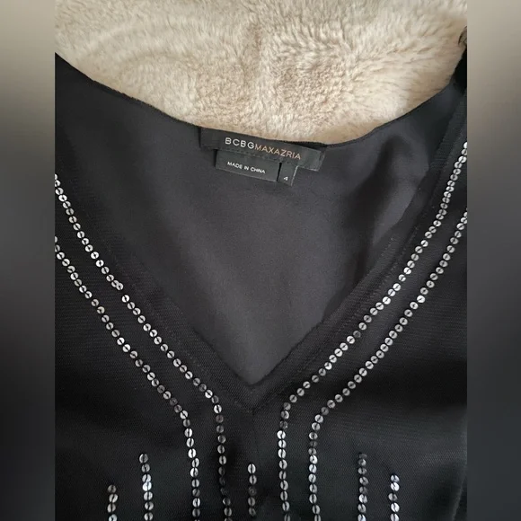 BCBGMaxAzria Black Sleeveless V-Neck dress. Sequin detail - Picture 5 of 8